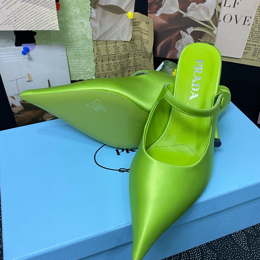 PRADA Green Heel - Pointed Toe w/Signature Buckle - Picture 3 of 5